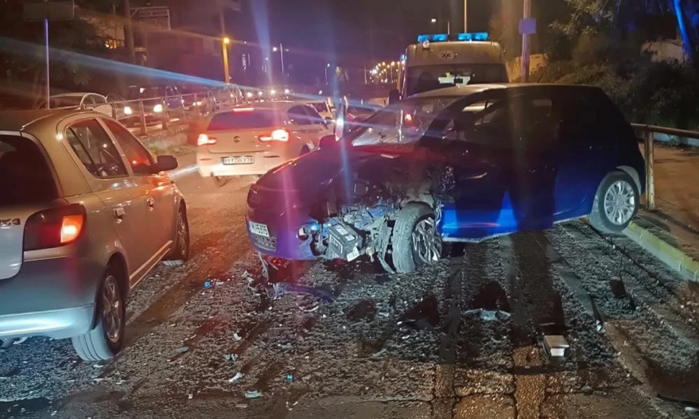 Σοβαρό τροχαίο στο Χαλάνδρι: Πληροφορίες για έναν σοβαρά τραυματία (βίντεο)